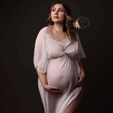 pregnant women wearing kaftan cape by rosa amour