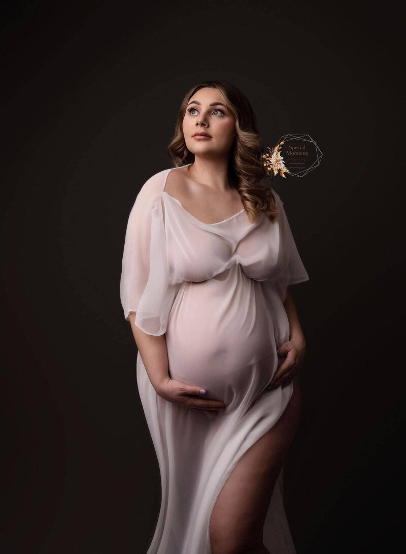 pregnant women wearing kaftan cape by rosa amour