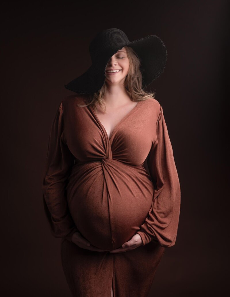 Pregnant women wear maternity dress by rosa amour